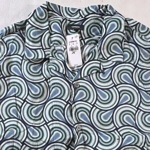 Express Button Down Shirt Mens Medium Green Blue Psychedelic Swirl Short Sleeve